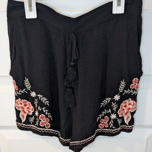 Band of Gypsies Women's floral embroidered shorts, Black/Size Small/100%Viscose